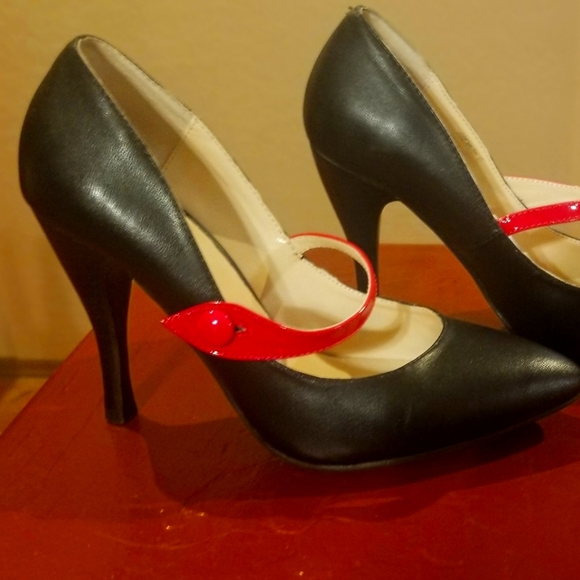 Black with Pink Heels - Picture 2 of 4